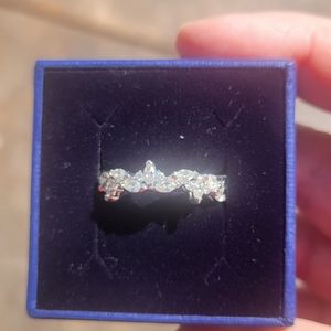 NWT Swarovski lady flower ring